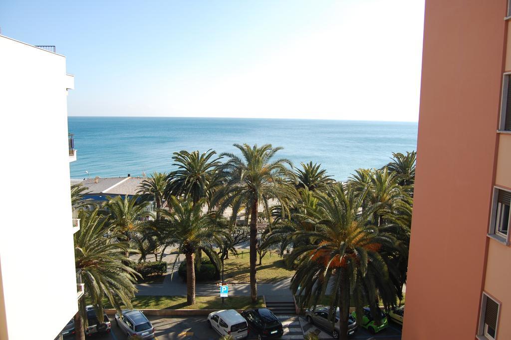 Grand Hotel Moroni Finale Ligure Rom bilde