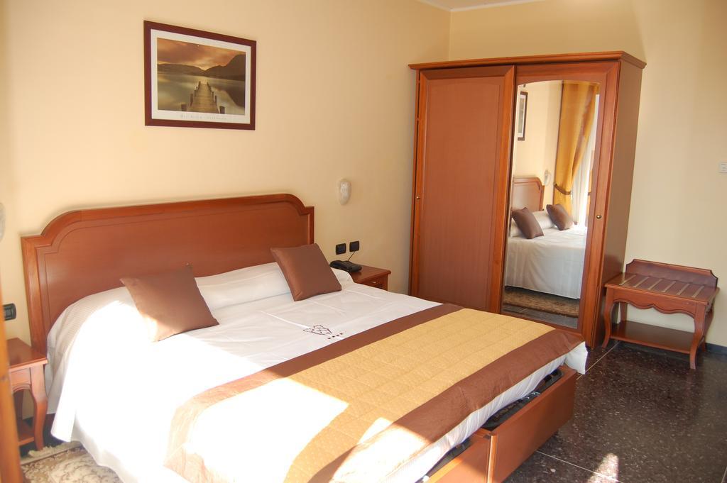 Grand Hotel Moroni Finale Ligure Rom bilde