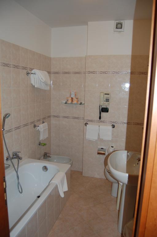 Grand Hotel Moroni Finale Ligure Rom bilde