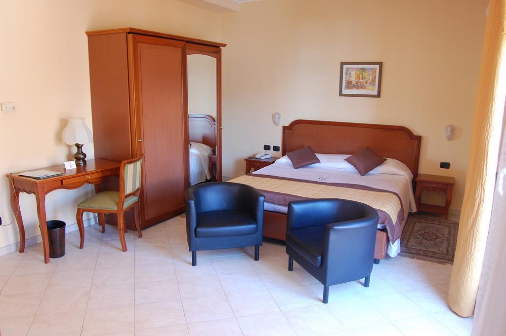 Grand Hotel Moroni Finale Ligure Rom bilde