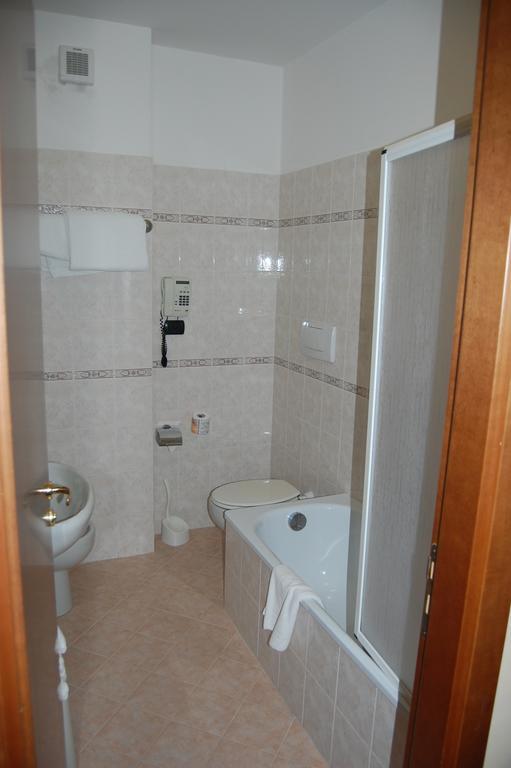 Grand Hotel Moroni Finale Ligure Rom bilde