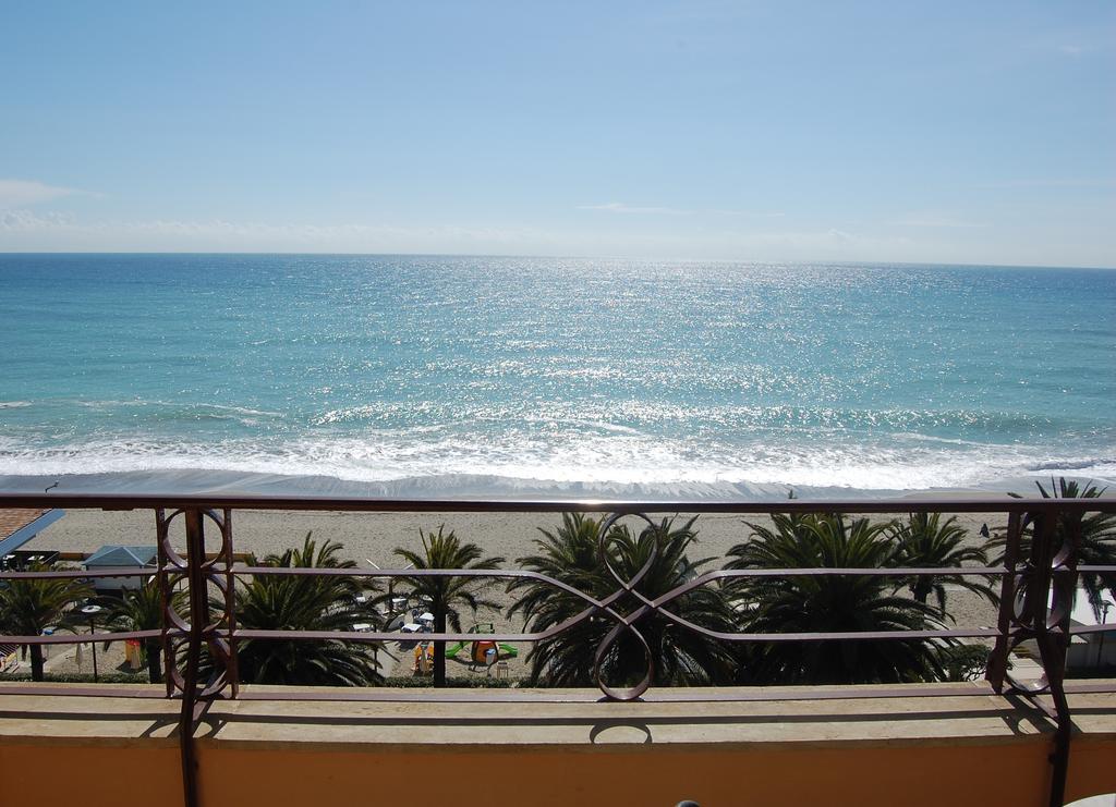 Grand Hotel Moroni Finale Ligure Rom bilde